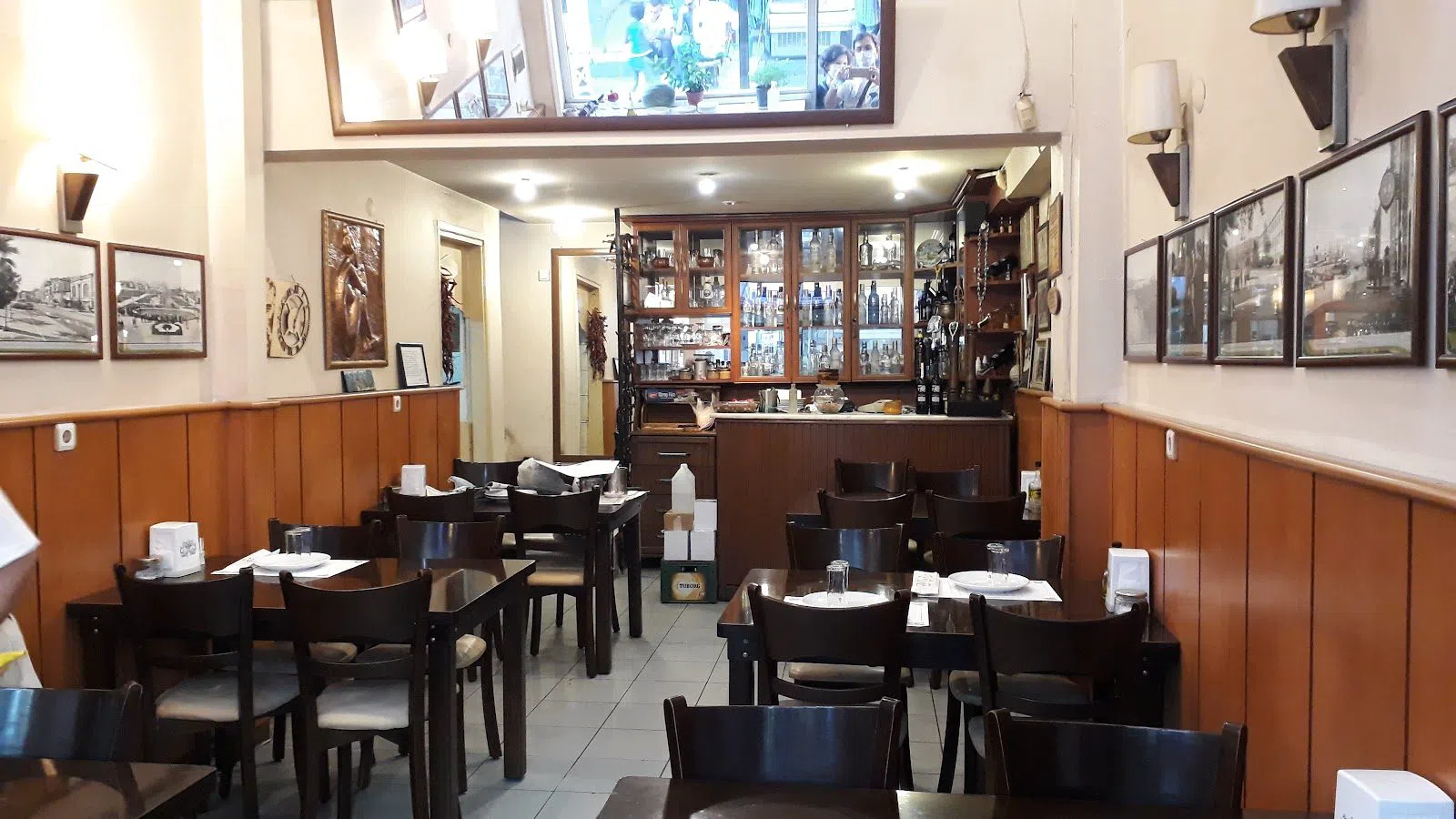 Hayyam Meyhanesi, Izmir