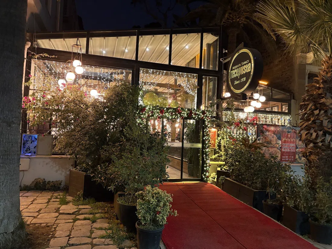 Tavacı Recep Usta, Izmir