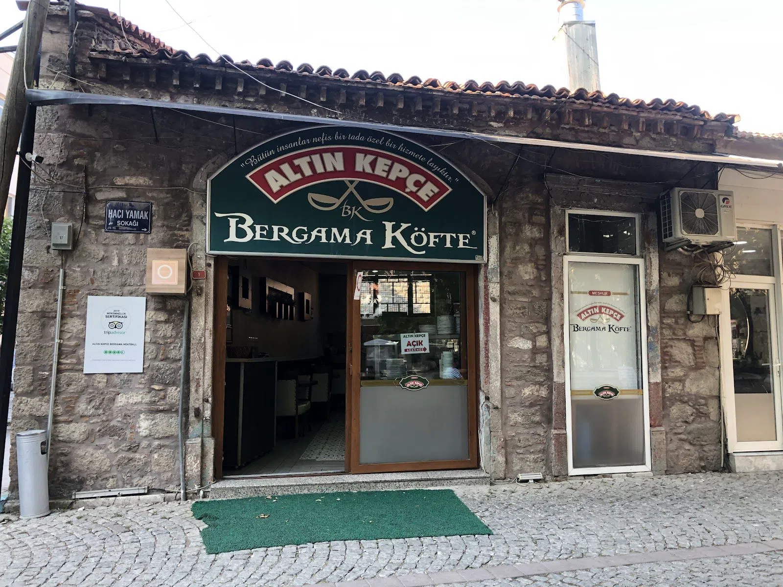 Altın Kepçe Bergama Köfte, Izmir