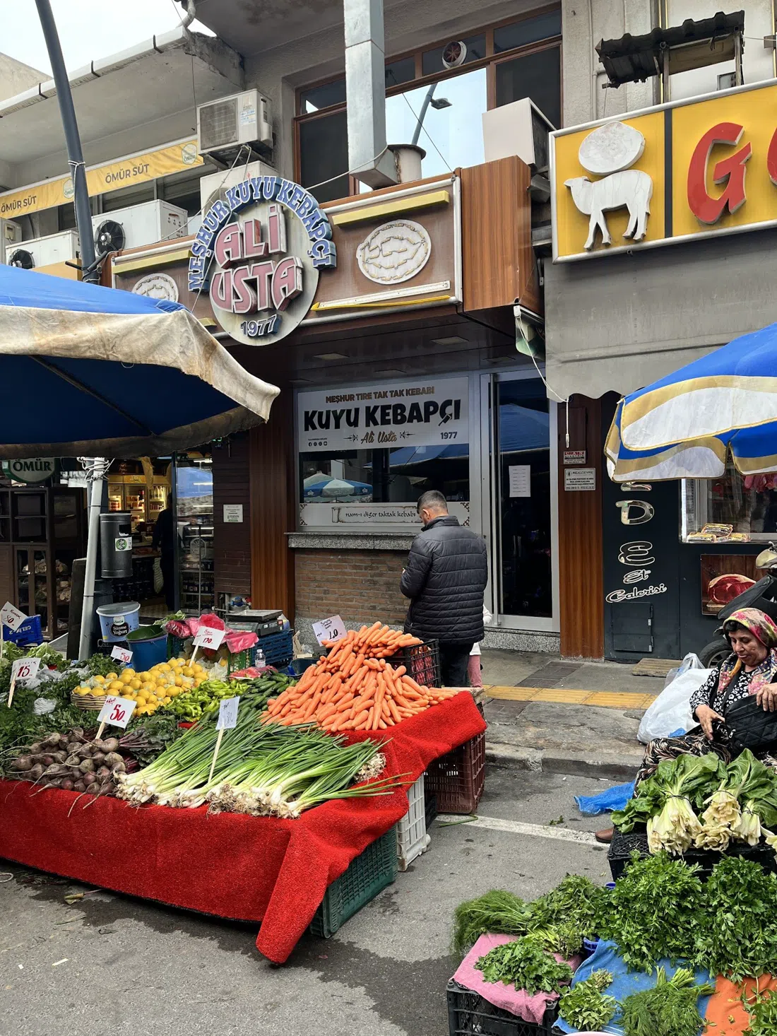 Tire Salı Pazarı (Tire tirsdagsmarked), Izmir