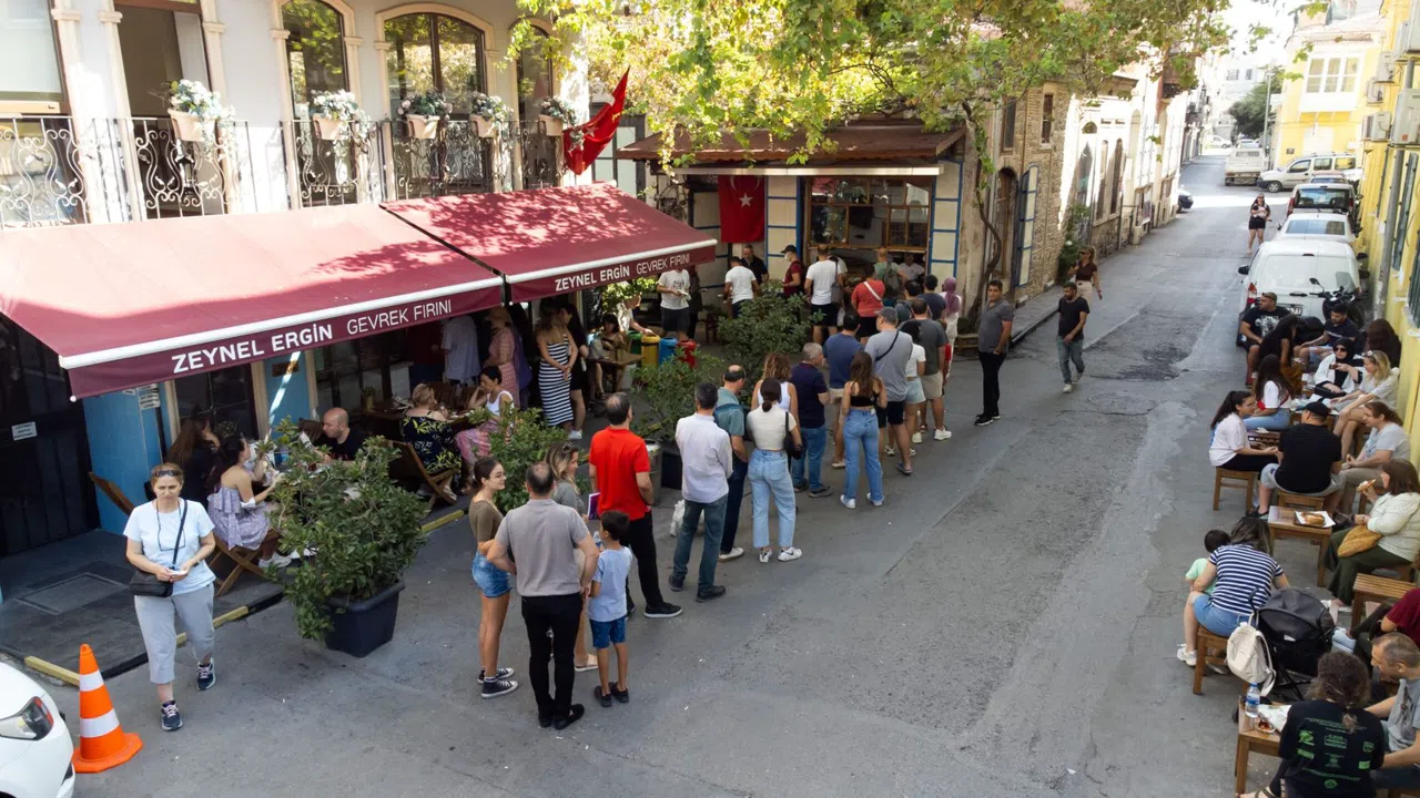 O Café da Manhã Mais Longo: Por Dentro do Ritual do Serpme Kahvaltı de Izmir